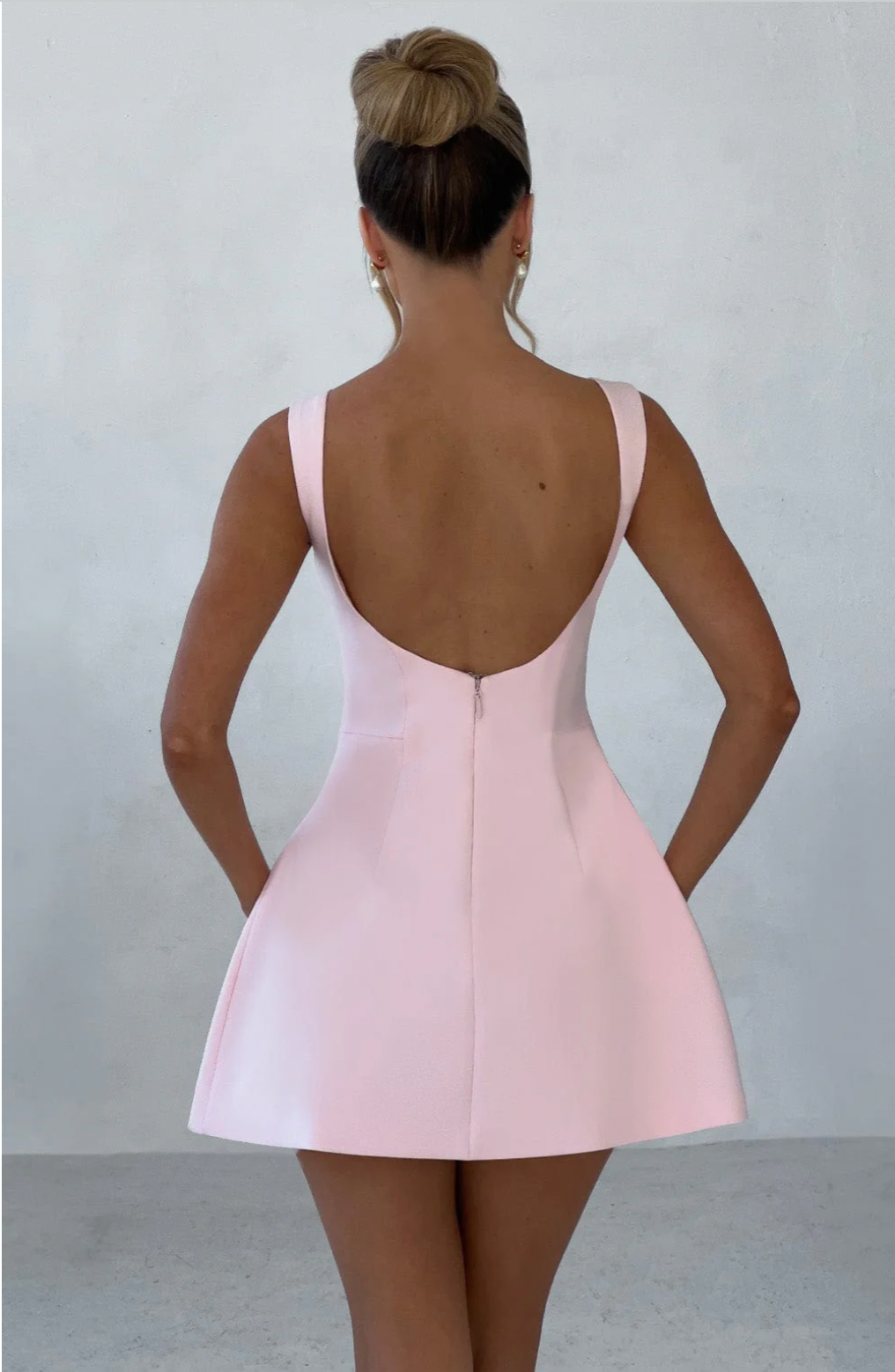 Alana Mini Dress – Elegance with a Flirty Twist ✨