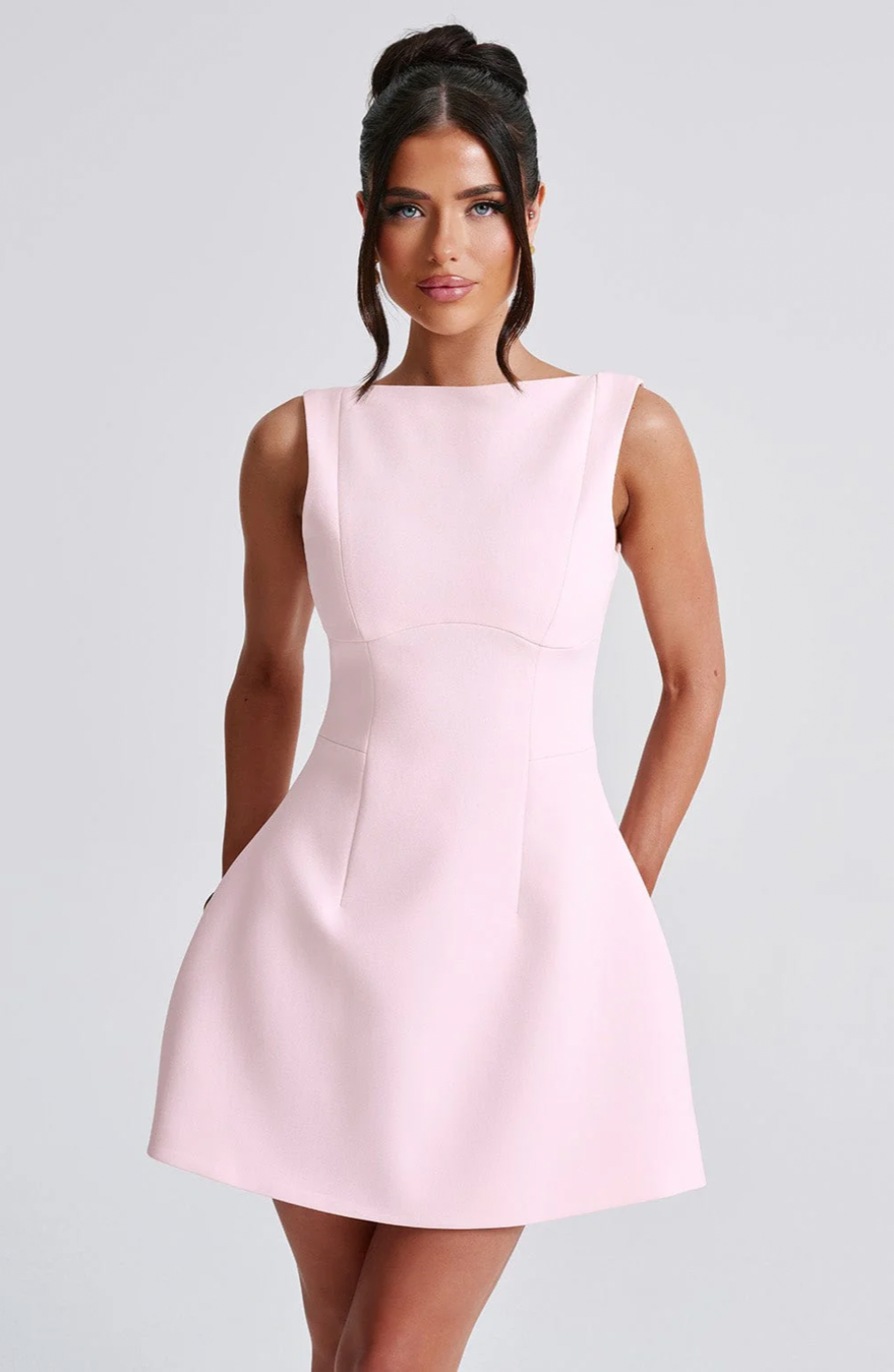 Alana Mini Dress – Elegance with a Flirty Twist ✨