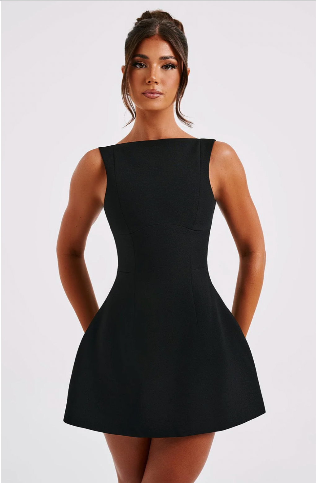 Alana Mini Dress – Elegance with a Flirty Twist ✨